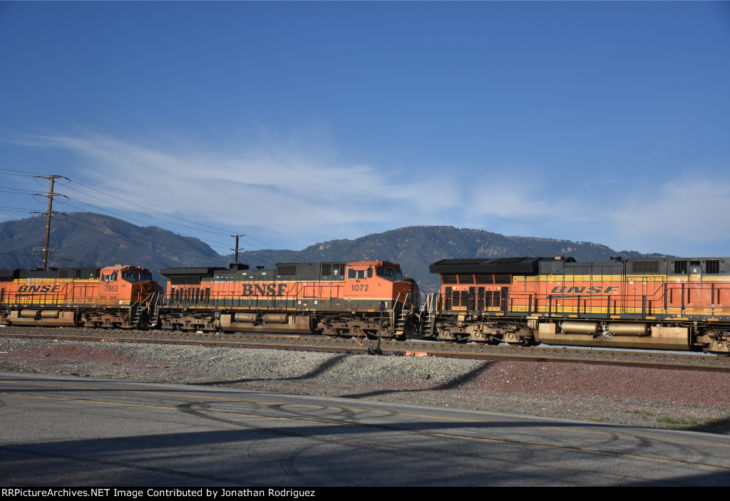 BNSF 1072